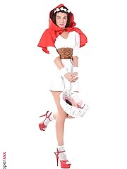 f0575	2020-01-10	Gia Ren	Miss Red Hood